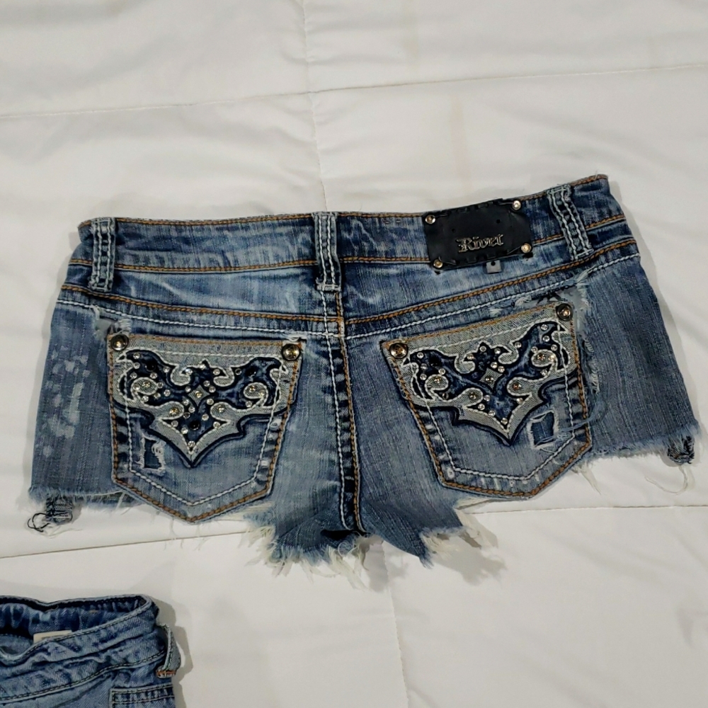 ANTIQUE RIVET Destroyed Jean cut off shorts